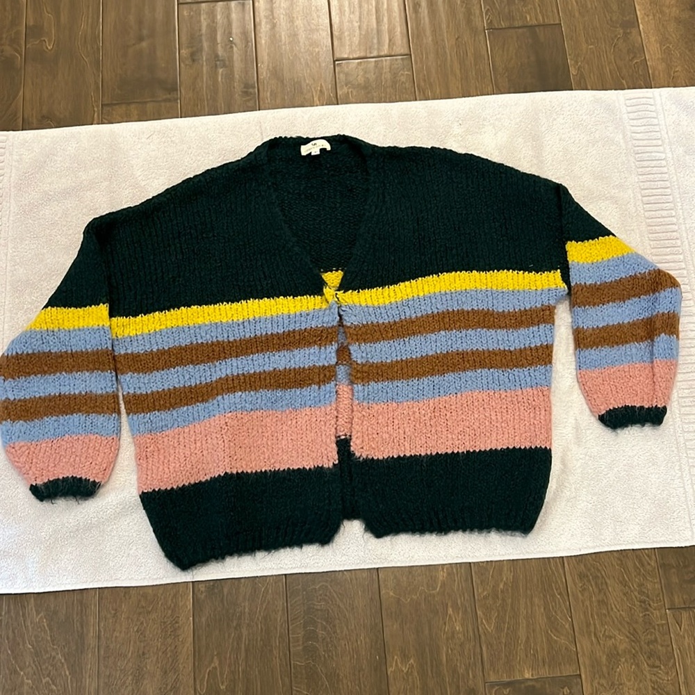 New without Tags Woman’s V-Neck Sweater in Large